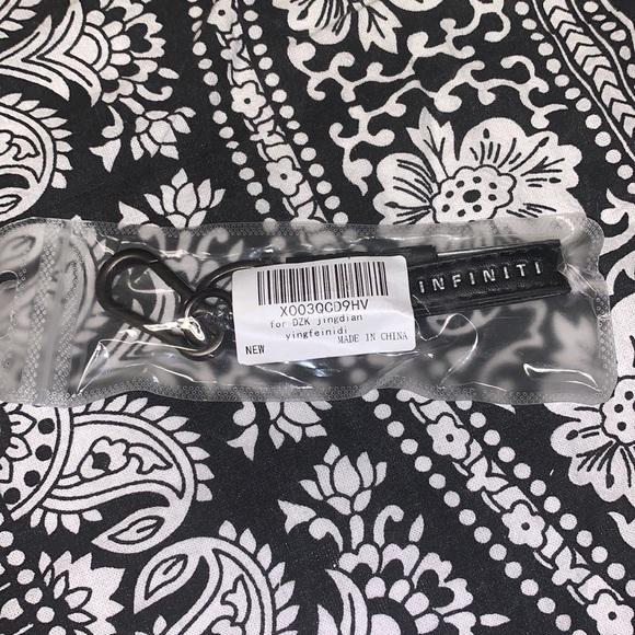 Infinity Keychain - Picture 5 of 5